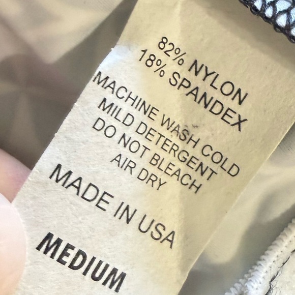 Southwind Hudson 3/4 Sleeve V-neck Dress Medium Petals Black and White - Picture 7 of 8